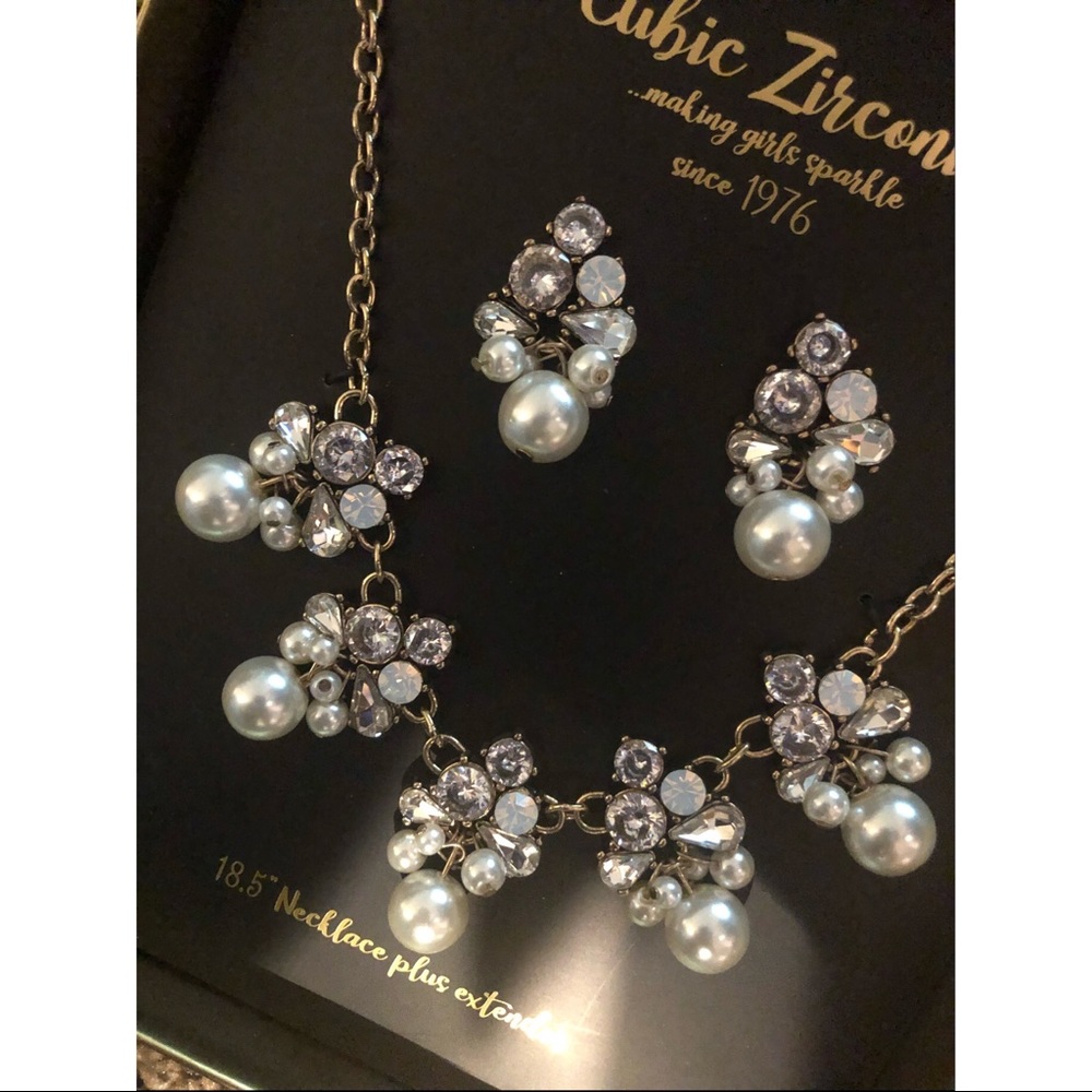 Earrings and necklace set